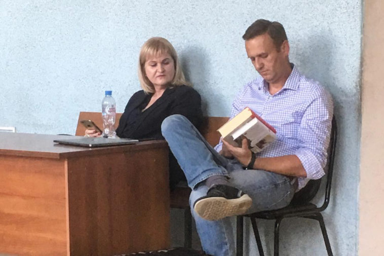 Адвокат Ольга Михайлова с Алексеем Навальным