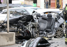 Последствия ДТП с участием трех автомобилей на Новинском бульваре