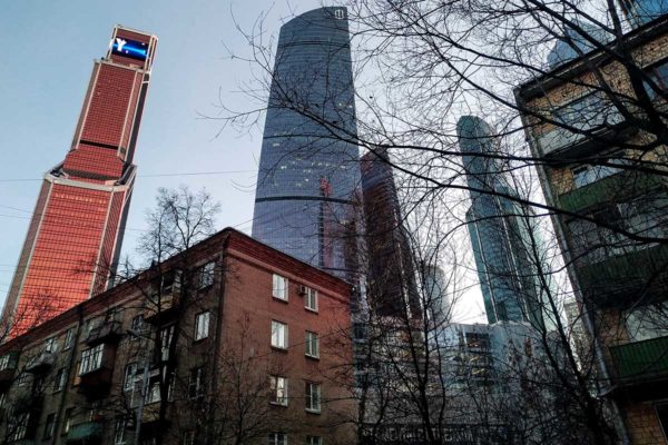 Камушки против муравейника. Как доживает свои дни последний район малоэтажной застройки у Москва-Сити