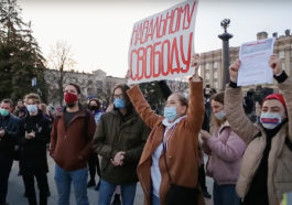 Участники акции в поддержку Навального в Белгороде