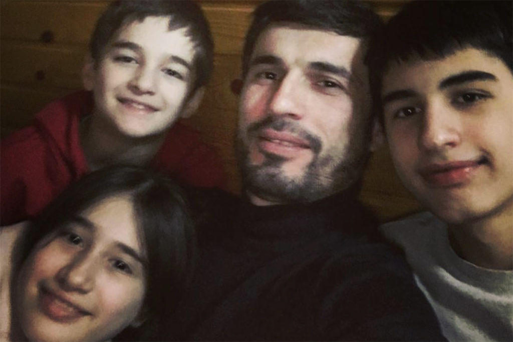 Муж Нины Магомед Церетилов с их детьми