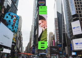 Билборд с певицей Монеточкой на Тайм-сквер в Нью-Йорке