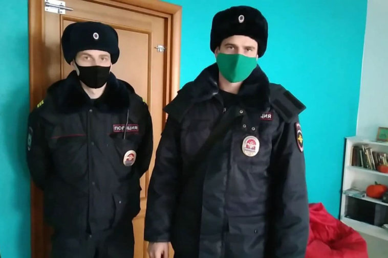 Полиция в штабе Навального в Кемерове