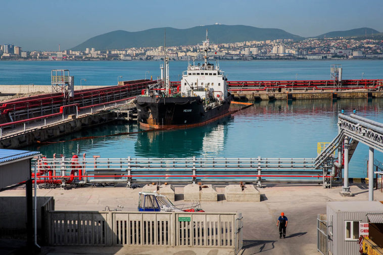 Россия закрыла три района Черного моря для иностранных кораблей