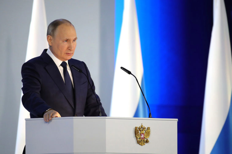 Владимир Путин во время выступления с ежегодным посланием Федеральному Собранию