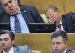 Чиновники на пленарном заседании Госдумы