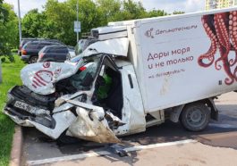 Автофургон Lada ВИС-2349 интернет-магазина «Деликатеска», в который врезался Михаил Ефремов в июне 2020 года