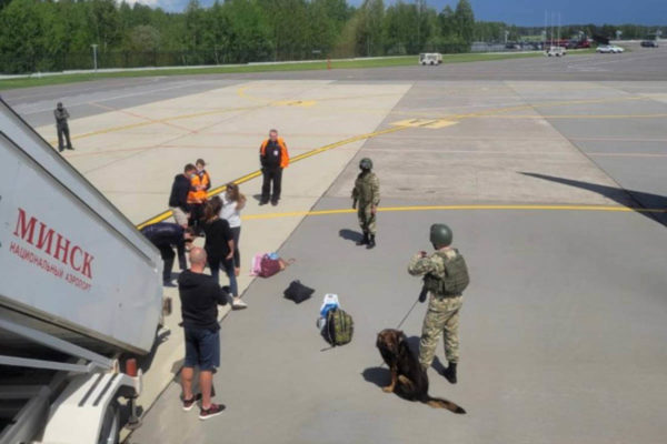 Белорусские власти задержали бывшего главреда Nexta Романа Протасевича. Для этого им пришлось экстренно посадить самолет
