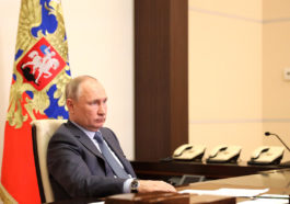 Владимир Путин на совещании с членами Правительства
