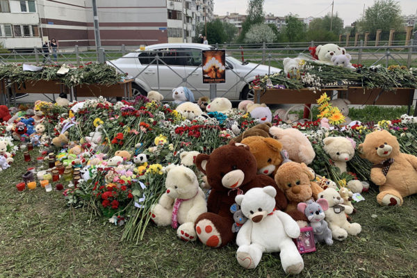 «Вы зачем детей убили, Ильназ?» Репортаж из Казани — города, который стал центром российской трагедии