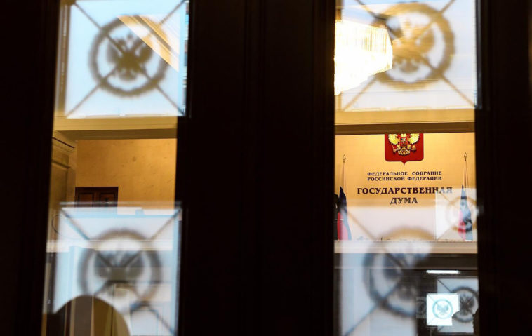 Входная дверь в здание Государственной думы
