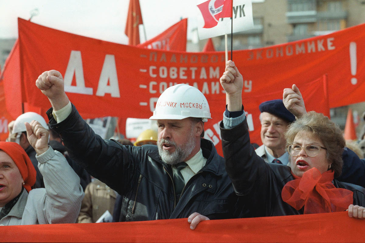 Кровавый май 1993-го. Как прошла первомайская демонстрация незадолго до  расстрела Белого дома – МБХ медиа