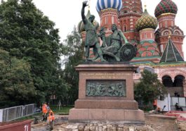 Подготовка памятника Минину и Пожарскому к реставрации