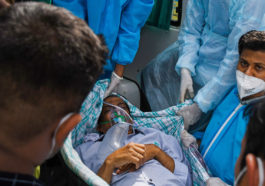 Госпитализация больного COVID-19 в больницу, Индия