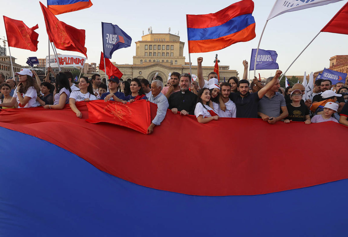 Как выборы в Армении стали демонстрацией лояльности Путину и как там очутилась бывшая жена Ротенберга