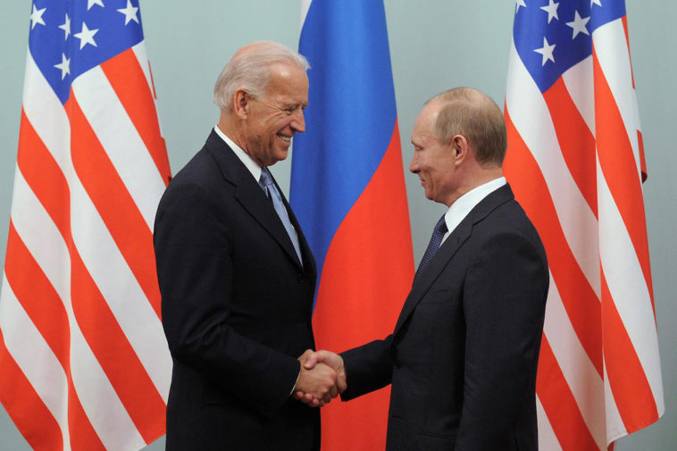 Джо Байден и Владимир Путин, 2011 год