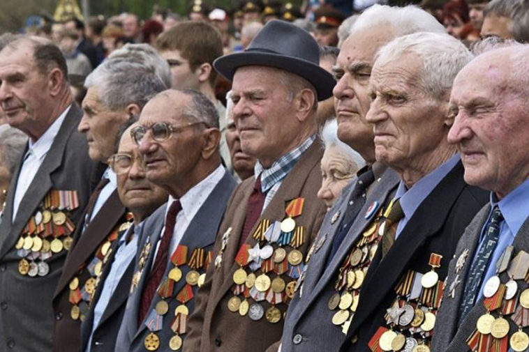 Ветераны на параде победы