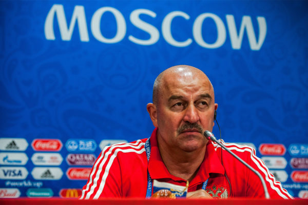Почему Станислав Черчесов останется тренером сборной даже после провального Евро