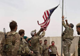 Церемония передачи полномочий армии США Афганской национальной армии в лагере Антоник