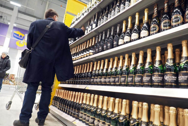 Шампанское против игристого. Как новый закон остановил поставки импортных вин?