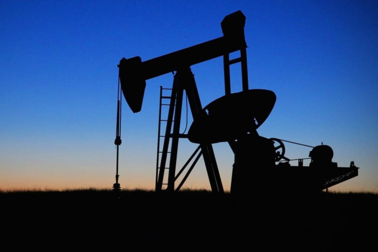 Страны ОПЕК+ договорились ежемесячно наращивать нефтедобычу на 400 тысяч баррелей в сутки